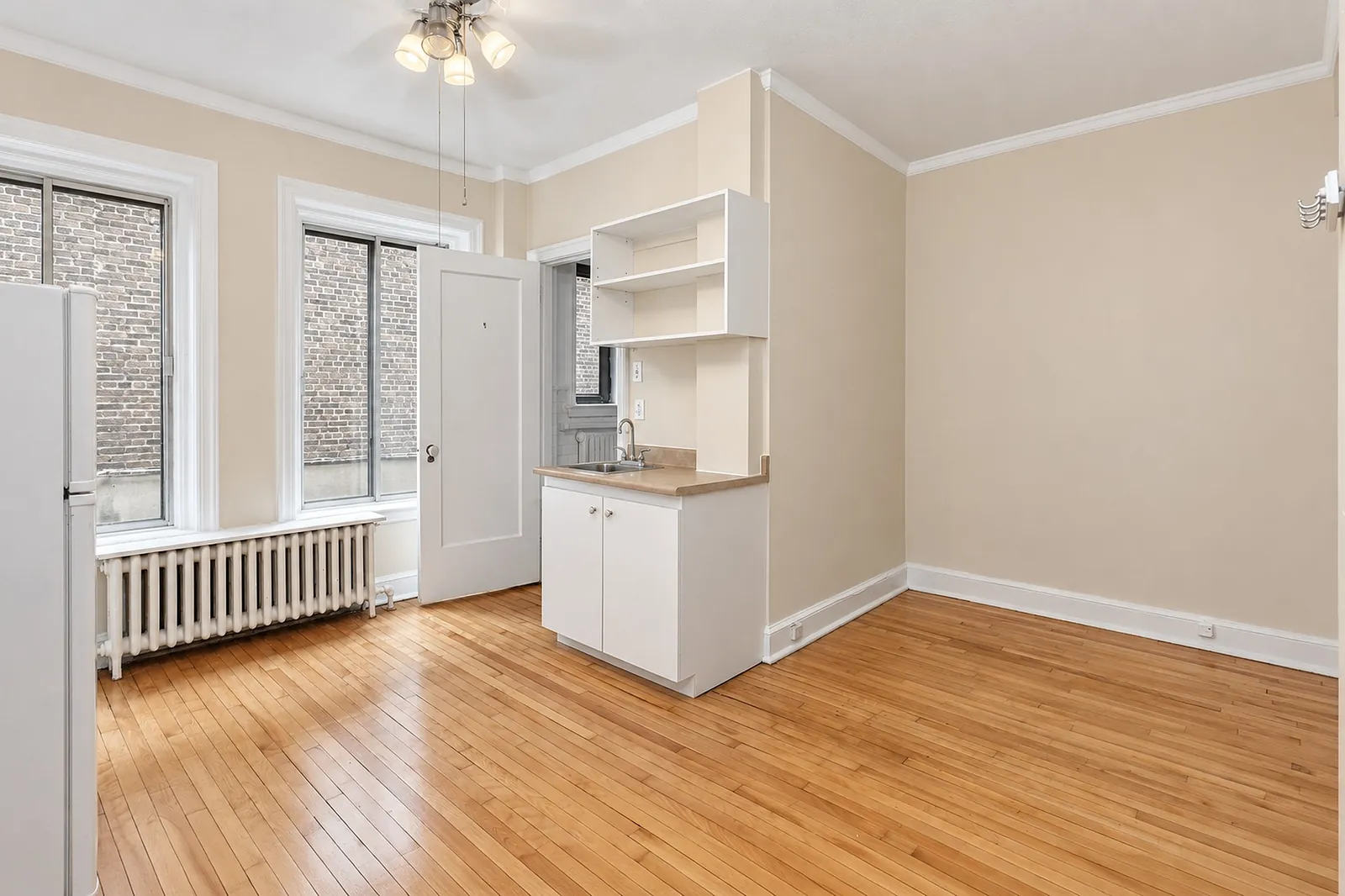 Summerhill, unit 110 — Photo 1 of 7