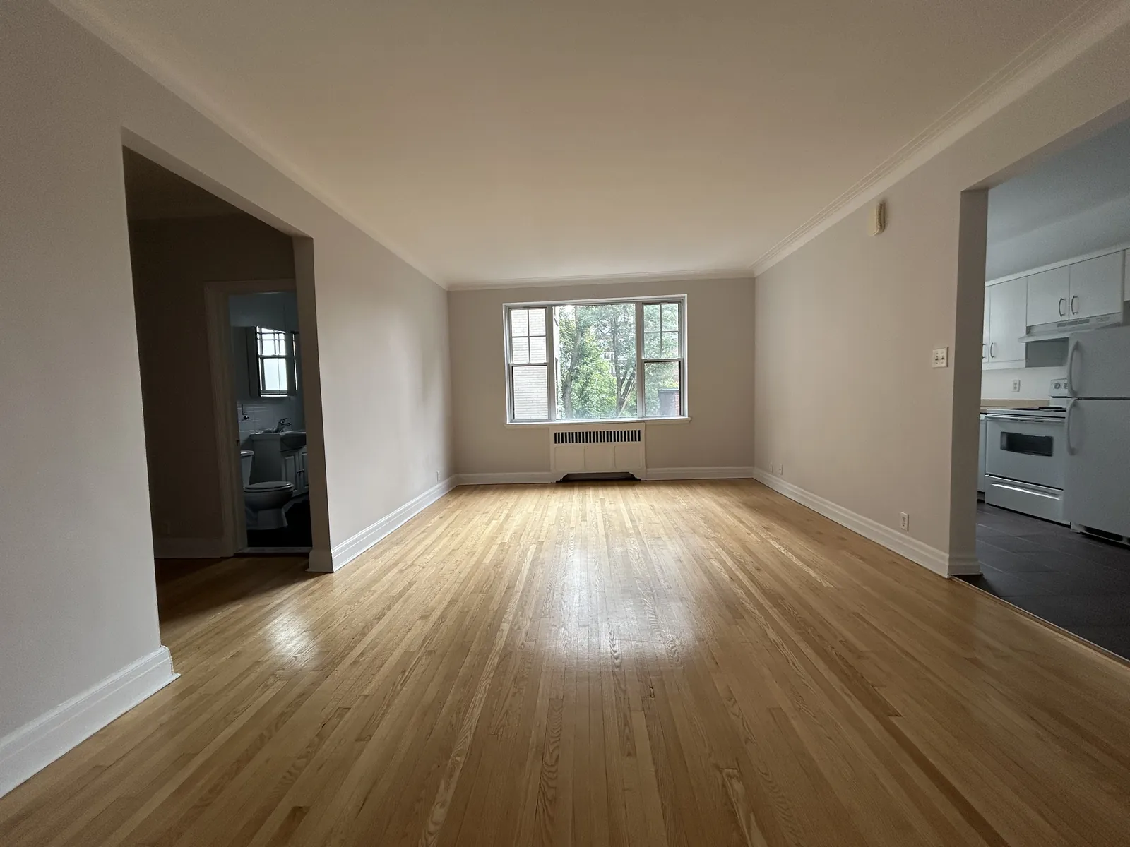 Summerhill, unit 307 — Photo 1 of 8