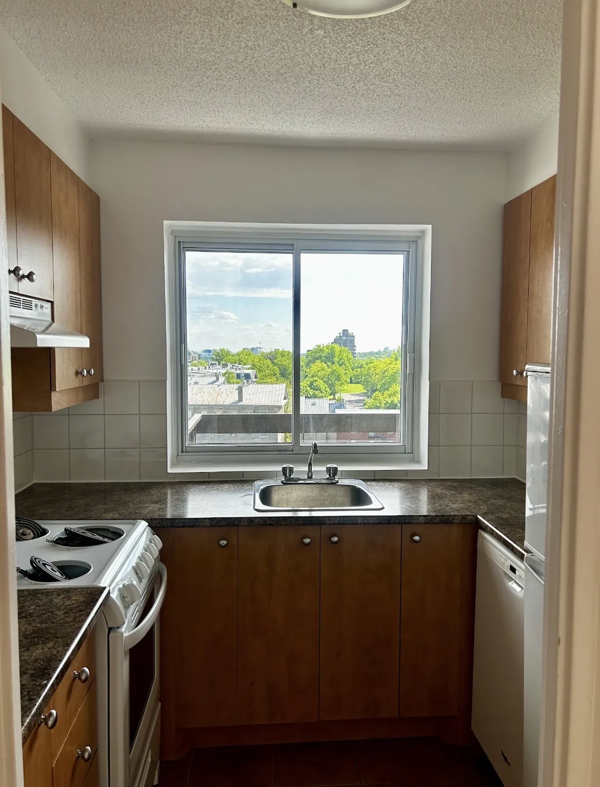 Côte-des-Neiges, unit 1006 — Photo 1 of 9