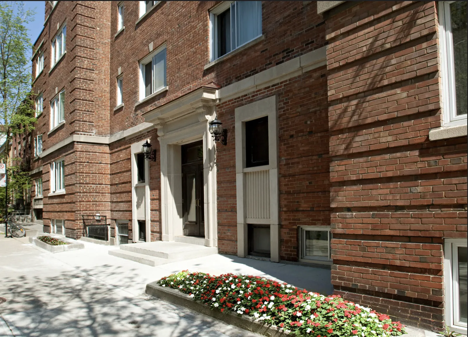Summerhill, unit 109-B — Photo 1 of 7